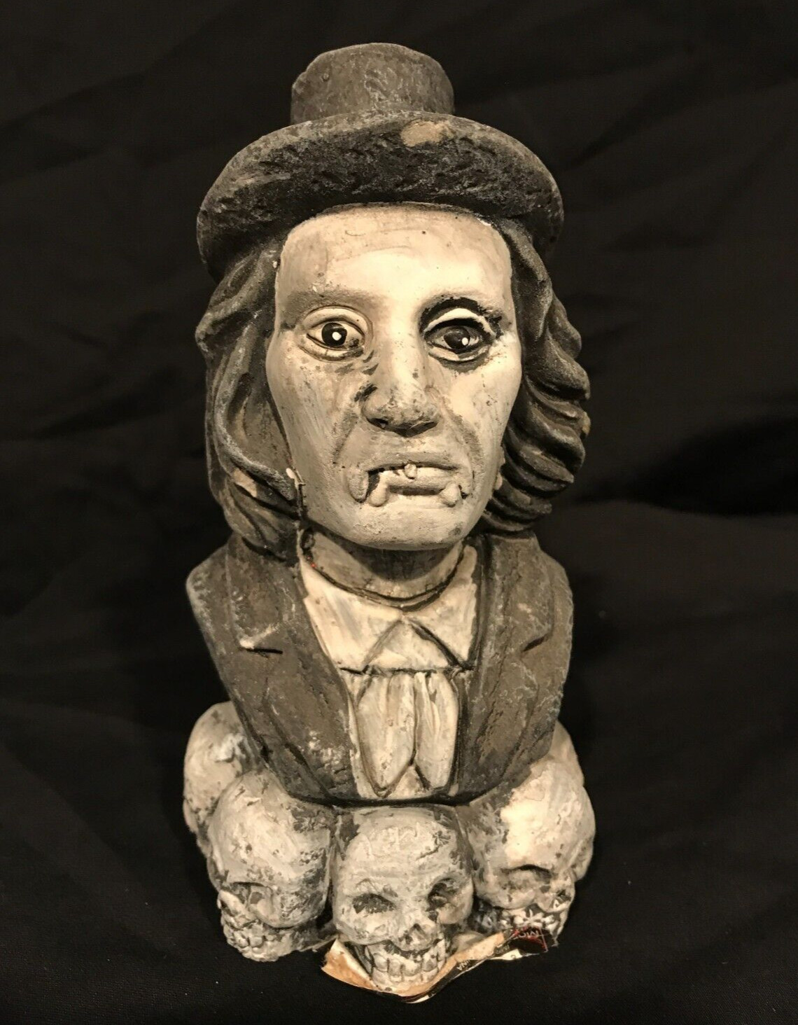 Halloween Vampire Zombie Top Hat Bust Heavy Weighs About a Pound (#H27)