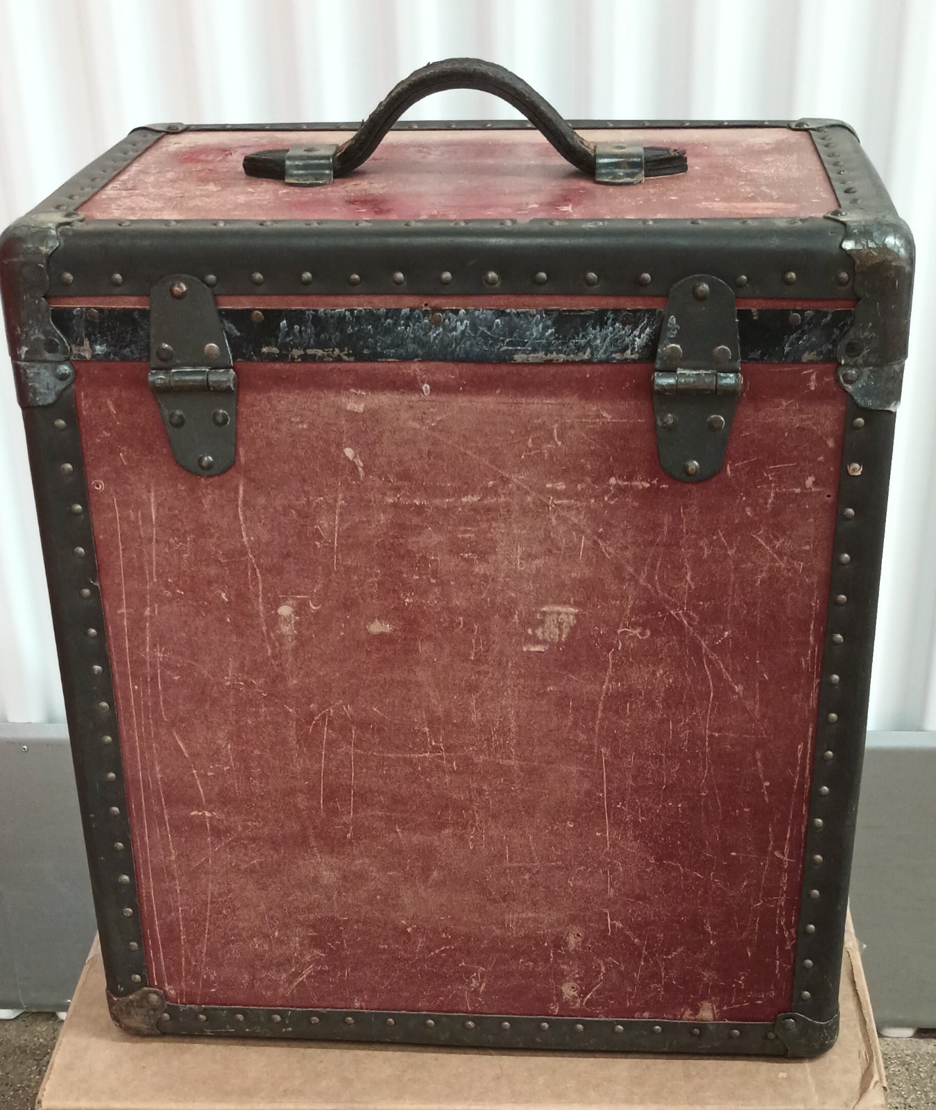 Red Upright Trunk Mine Safety Appliances 1 hr Breathing Apparatus 12 x 17 x 19
