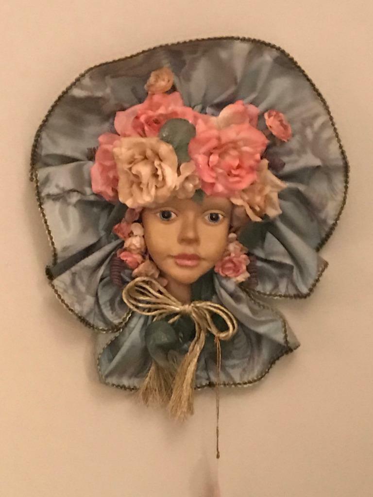BEAUTIFUL VINTAGE DESIGNER MASK FROM THE FANTASY ART COLLECTION, IN BOX, NEW
