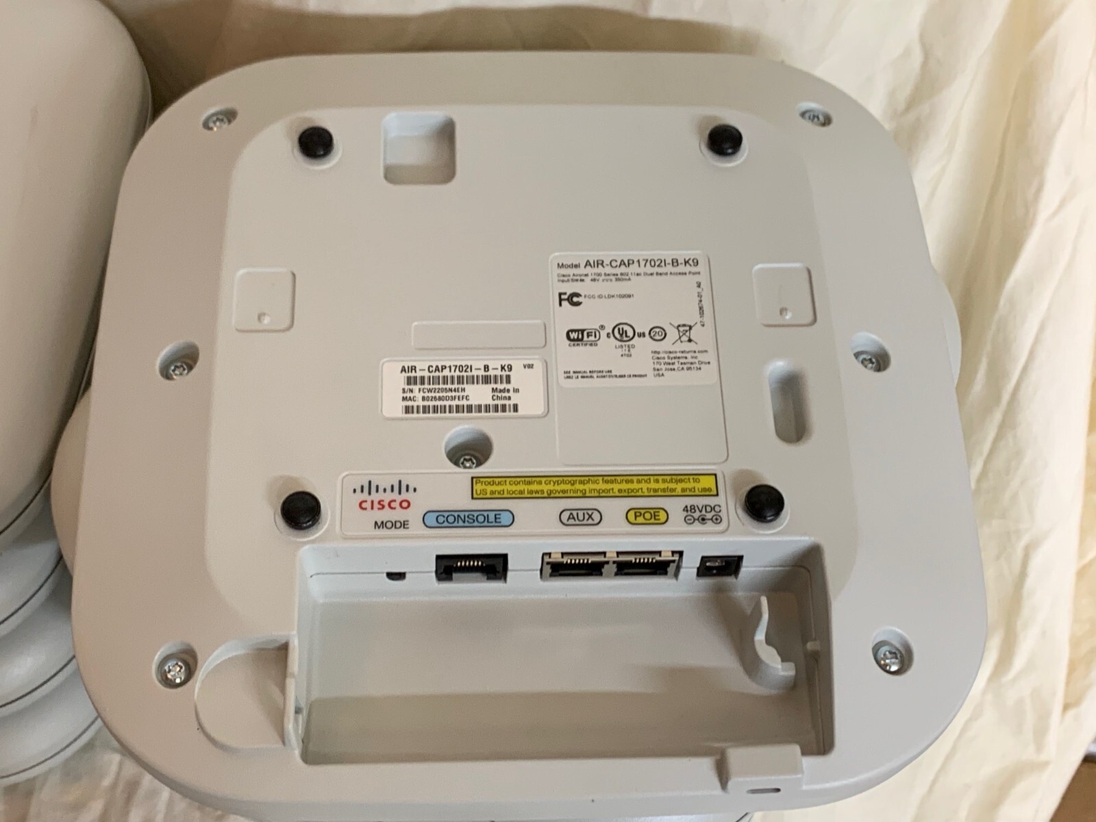 Cisco access point AIR-CAP1702I-B-K9 w/install brackets (both)