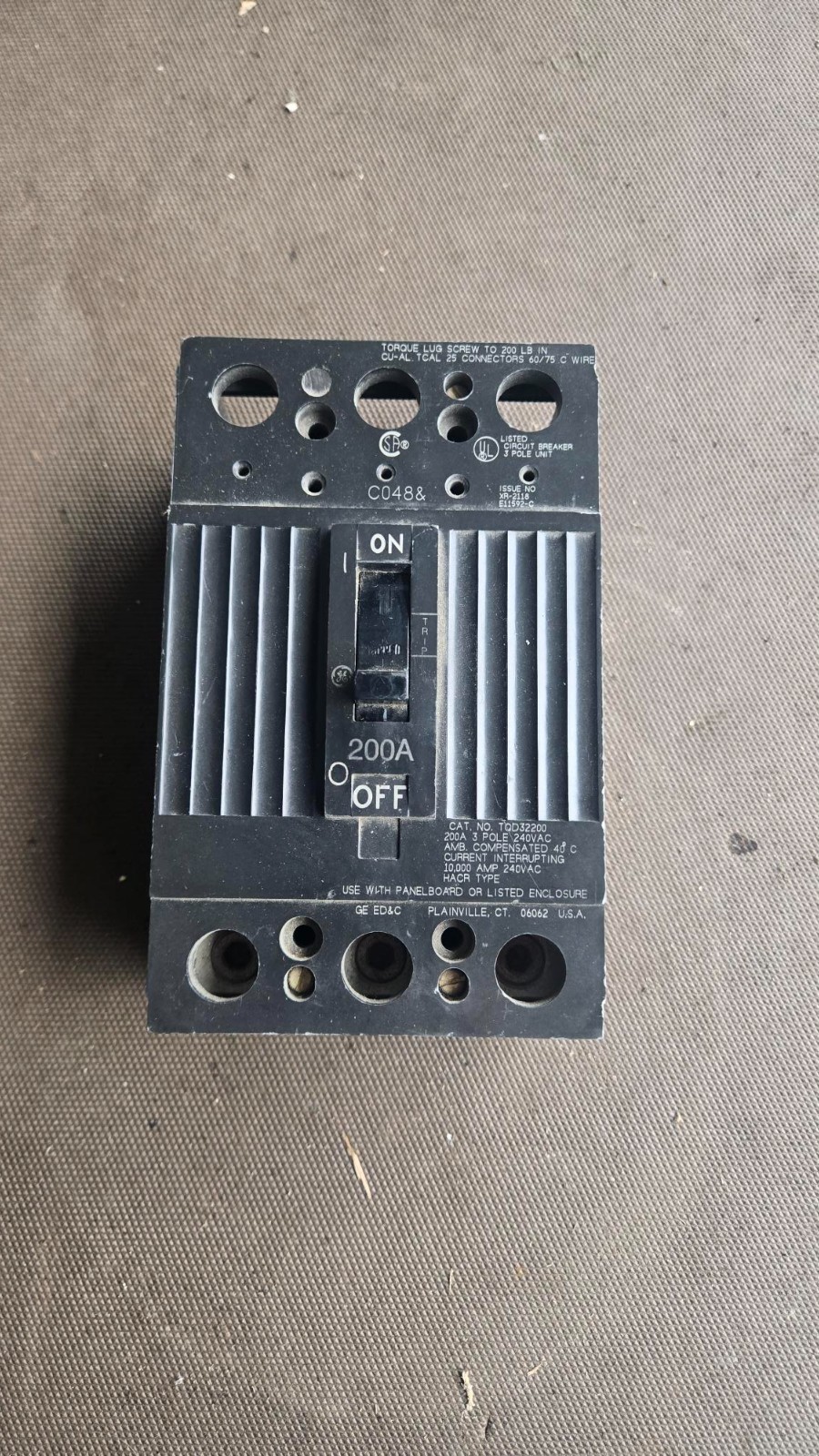 G E TOD32200  200A 240VAC Circuit Breaker 3 Poles DP-4525  (31332)