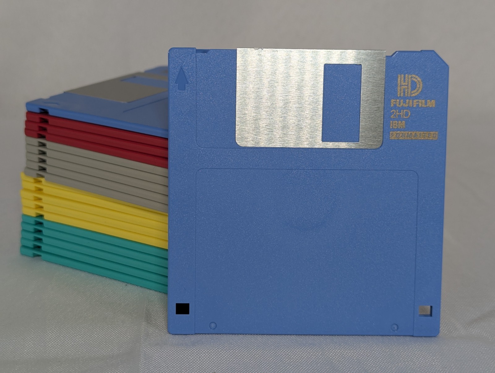 Lot Of 20 Fujifilm Color 2HD High Density 3.5" floppy disks 1.44MB IBM Formatted