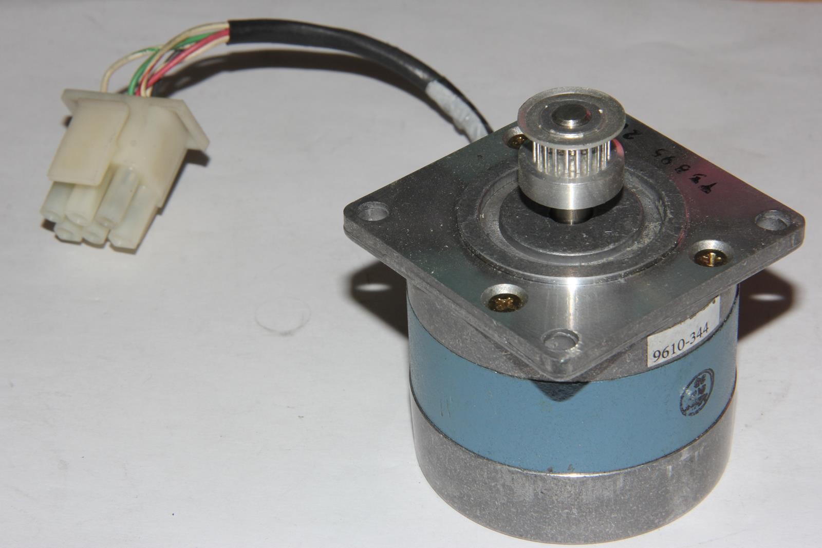 SUPERIOR ELECTRIC M061-LS02 SLO-SYN Synchronous/Stepping Motor