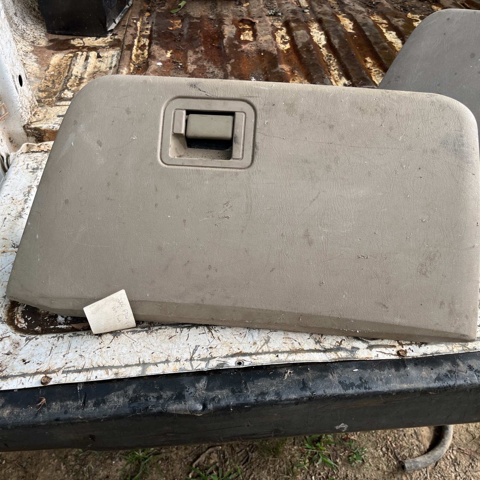 04-07 F250 F350 Super Duty Glove Box Glovebox Storage Compartment Light tan OEM