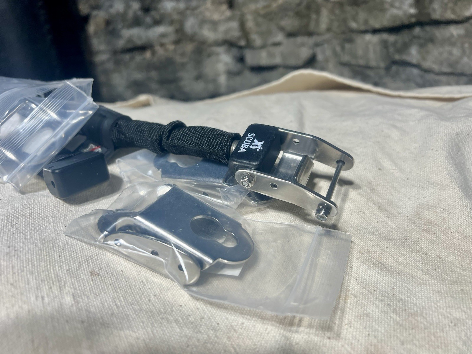 XS Scuba Medium Spring Strap Set
