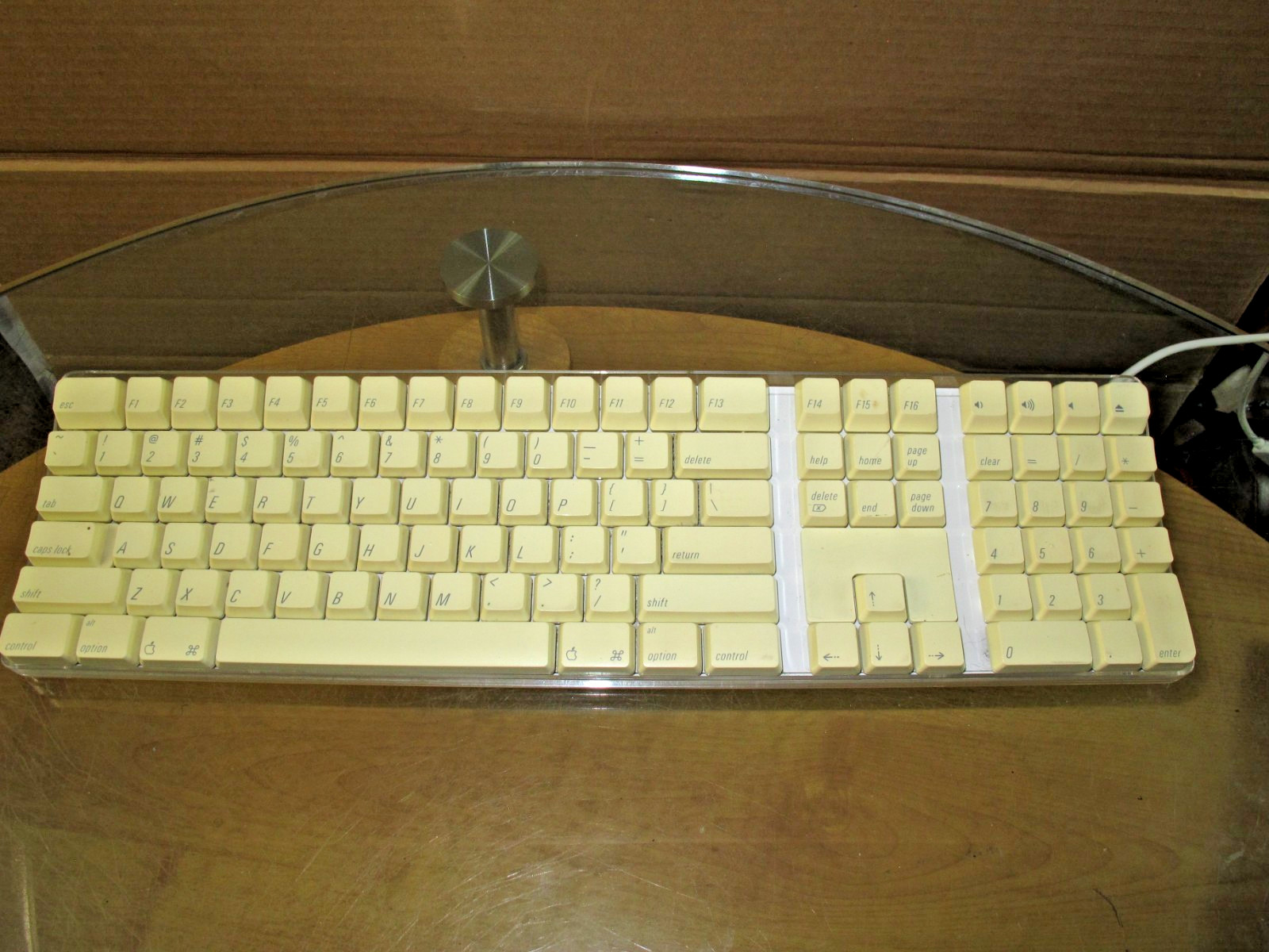 Apple Genuine Keyboard USB Ports Wired & Numeric Keypad Creme Beige Model A1048