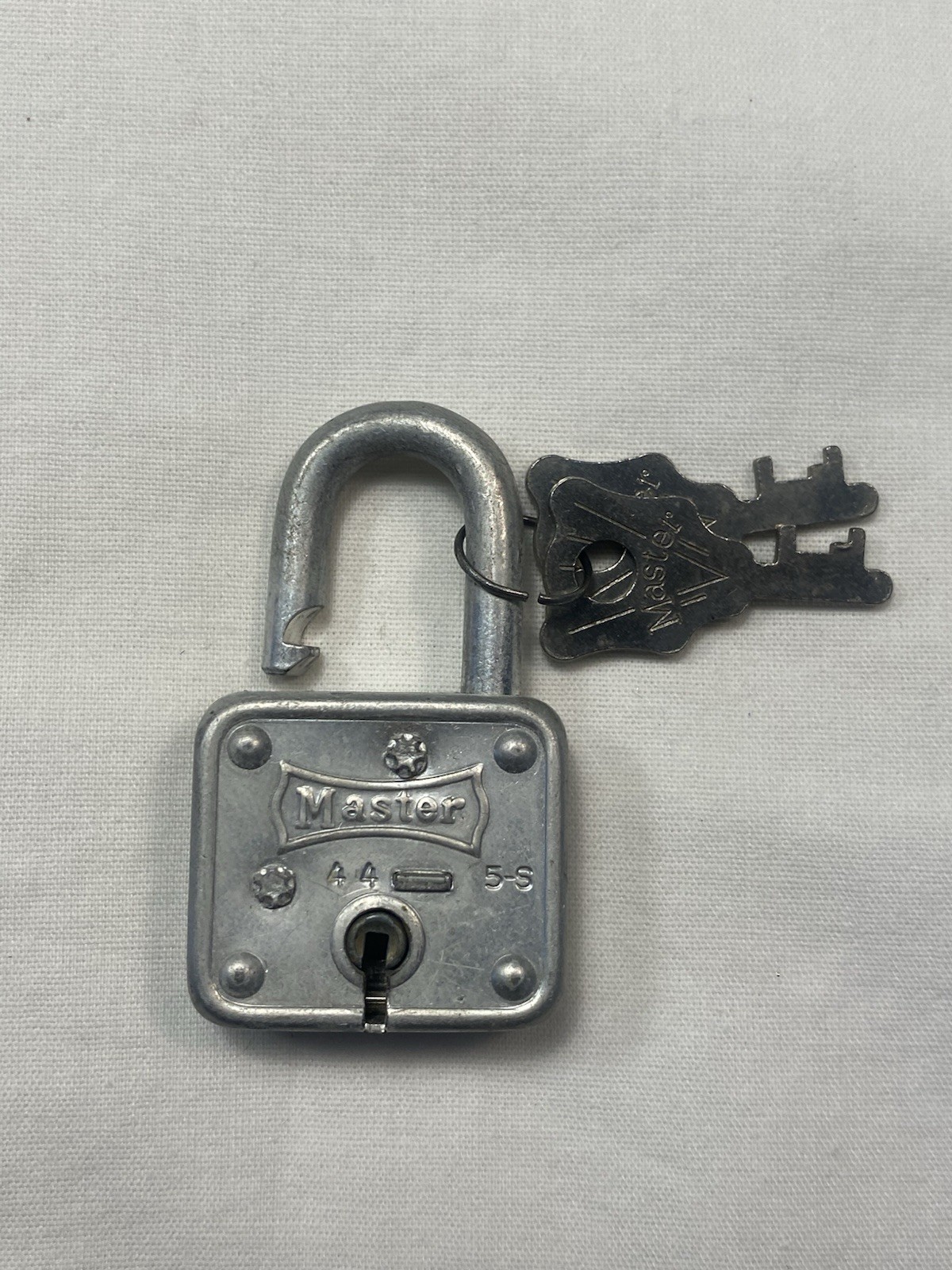 Vintage Master Lock No. 44 with Original Keys NOS ~Classic (zzb8)