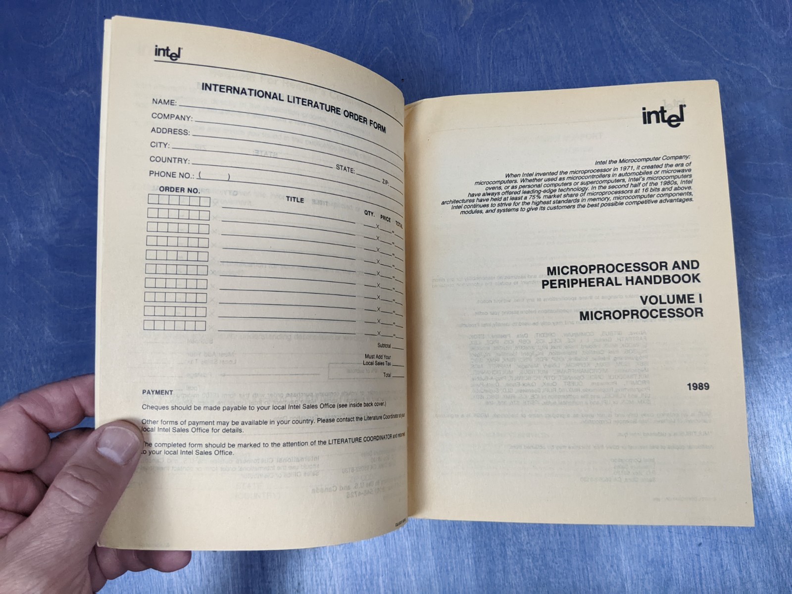 1989 Intel Microprocessor and Peripheral Handbook Volume 1 OEM Book 230843-006
