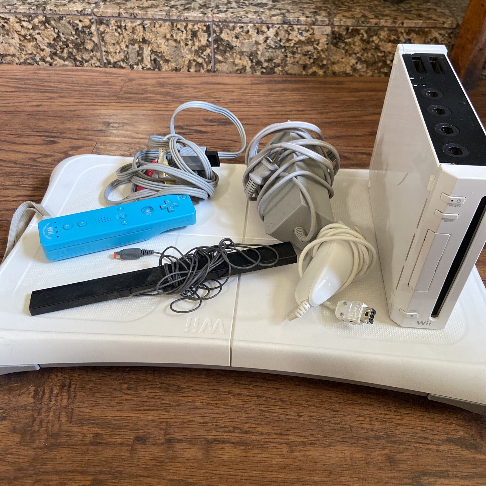 wii consule and Balance board