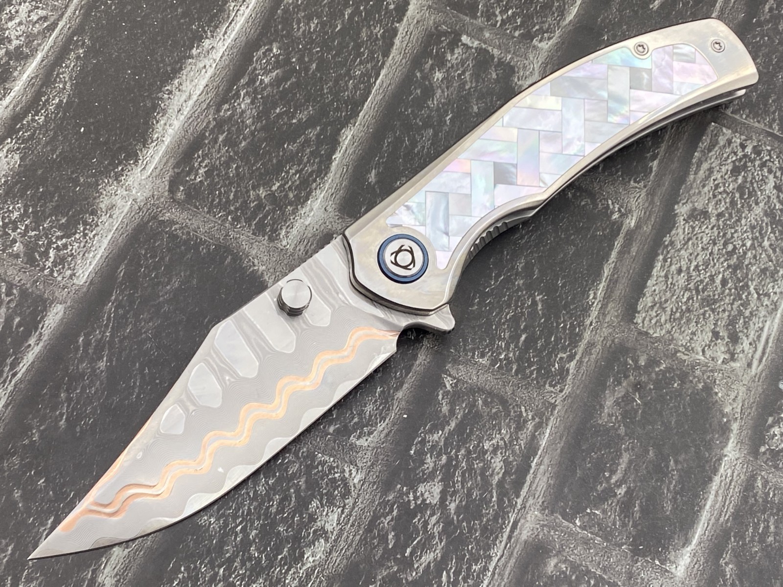 SixLeaf SL-101-Dama-Shell Folding Knife Damascus Blade Titanium/ mother of pearl