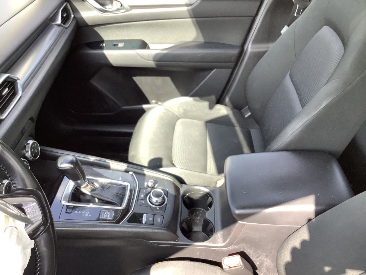 CX-5 2018 Glove Box 4689648