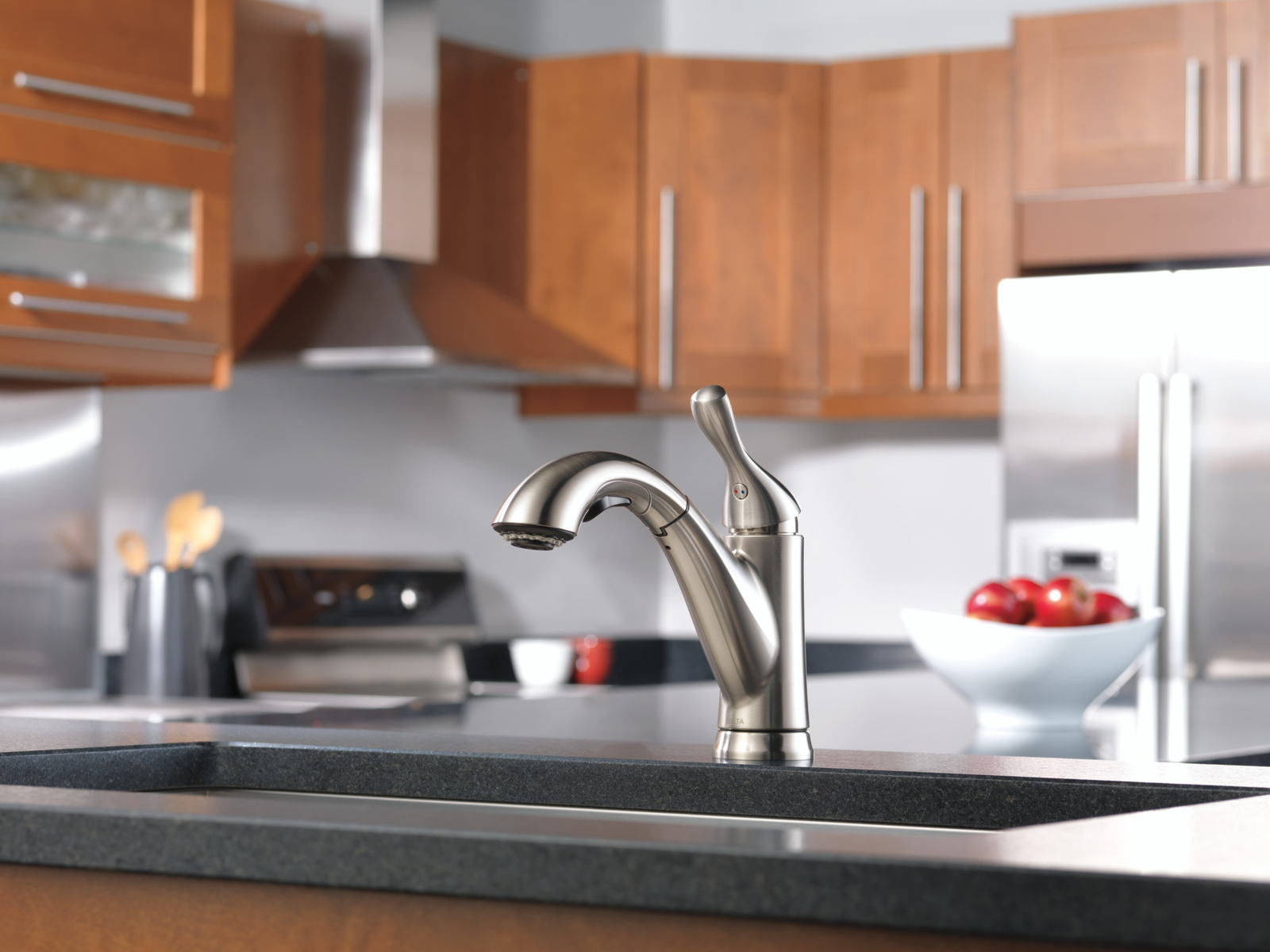 Delta Grant Pullout Kitchen Faucet Stainless-Certified Refurbished