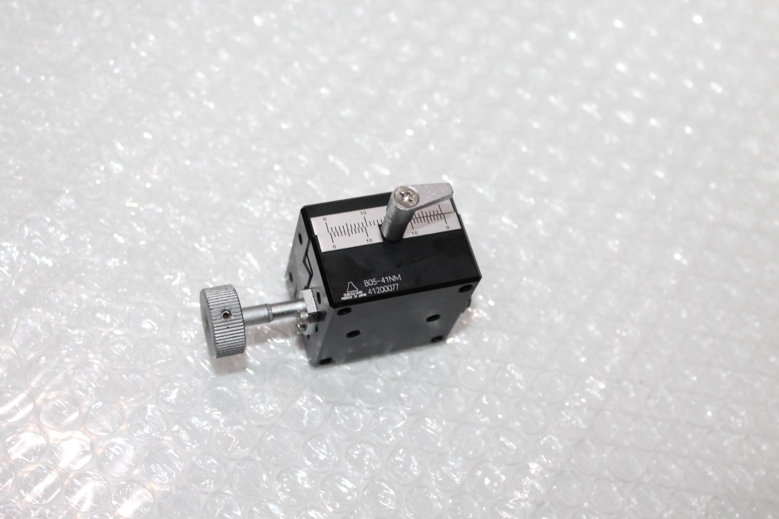 SURUGA SEIKI B05-41NM 1-Axis Linear Dovetail Stage 40ｘ40mm.