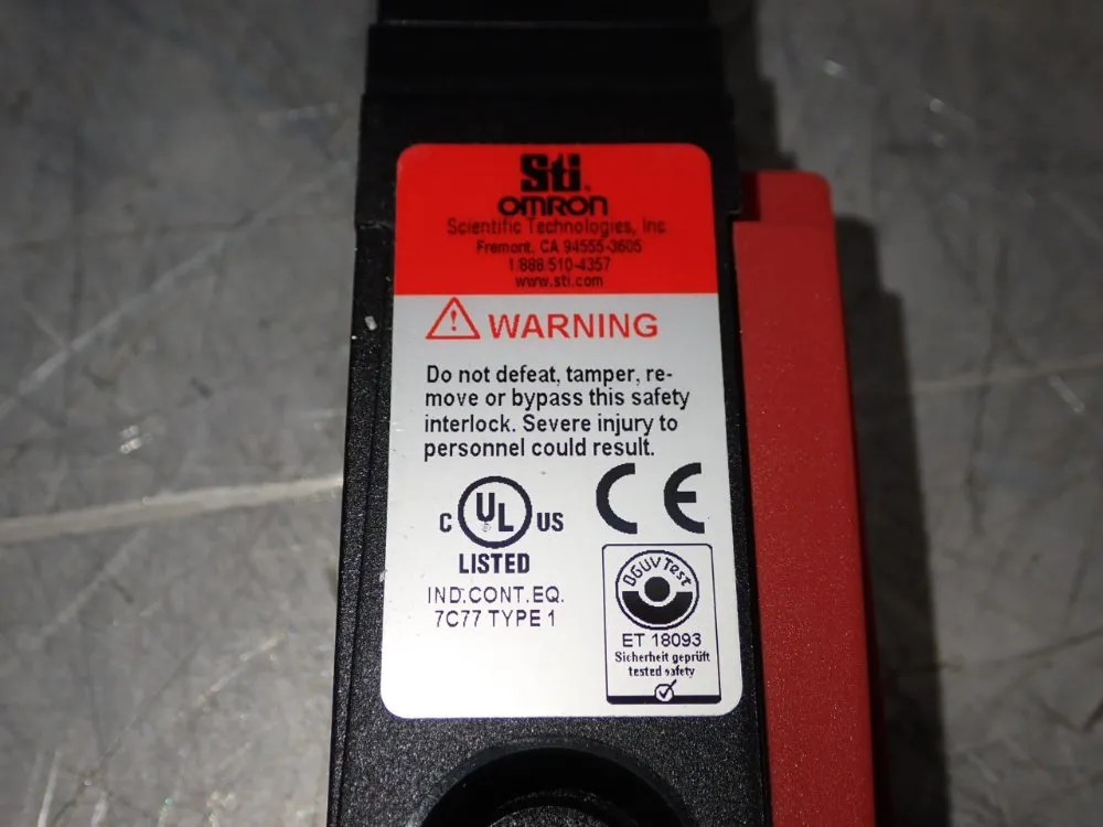 OMRON T4012-031 SAFETY SWITCH 12250270237