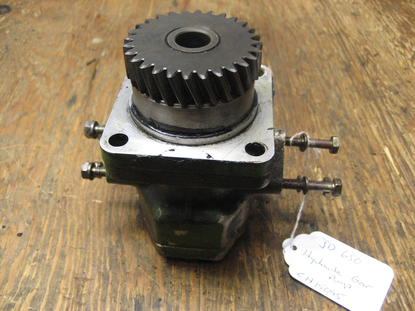 HYDRAULIC GEAR PUMP JOHN DEERE CH15095