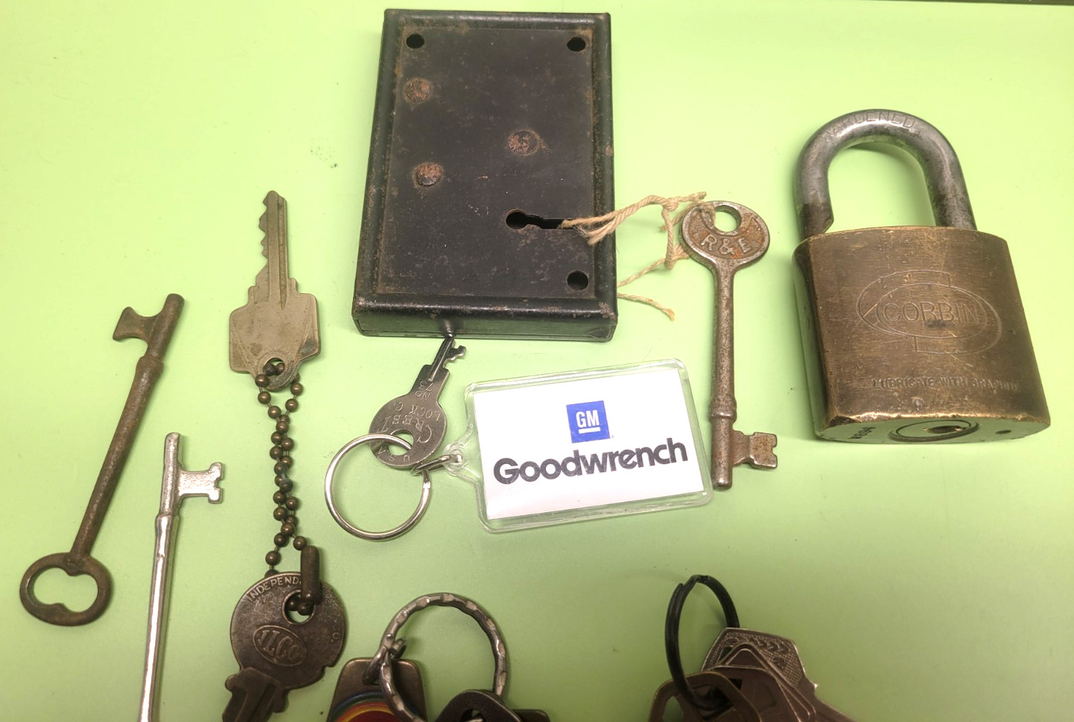 20+ PIECE LOT LOCKS KEYS WHISTLE CONTROLLER KEYCHAINS & MORE ASSORTED LOT