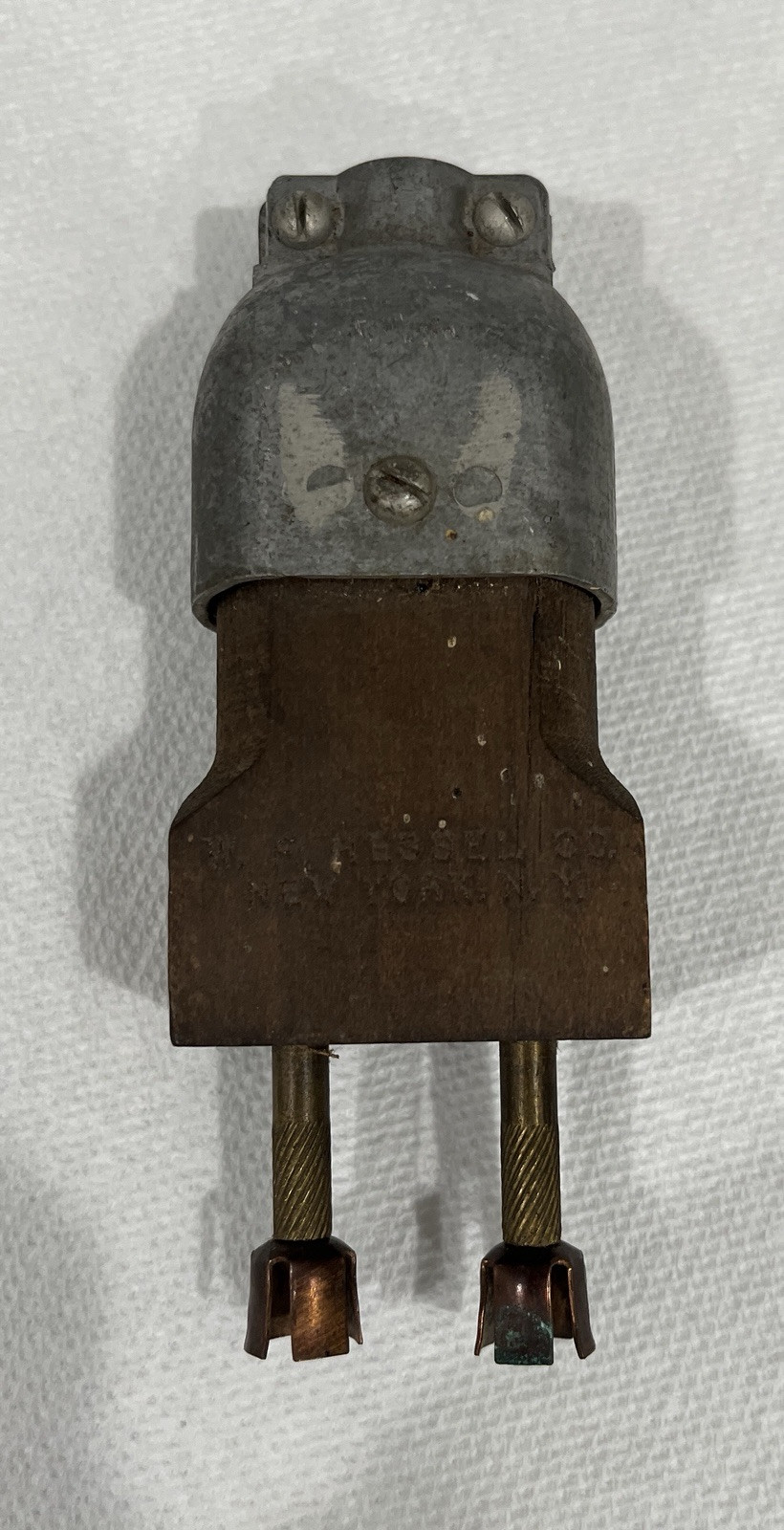 Vintage W.F. Hessel Co. New York N. Y.  30 AMP Wooden Electrical Plug