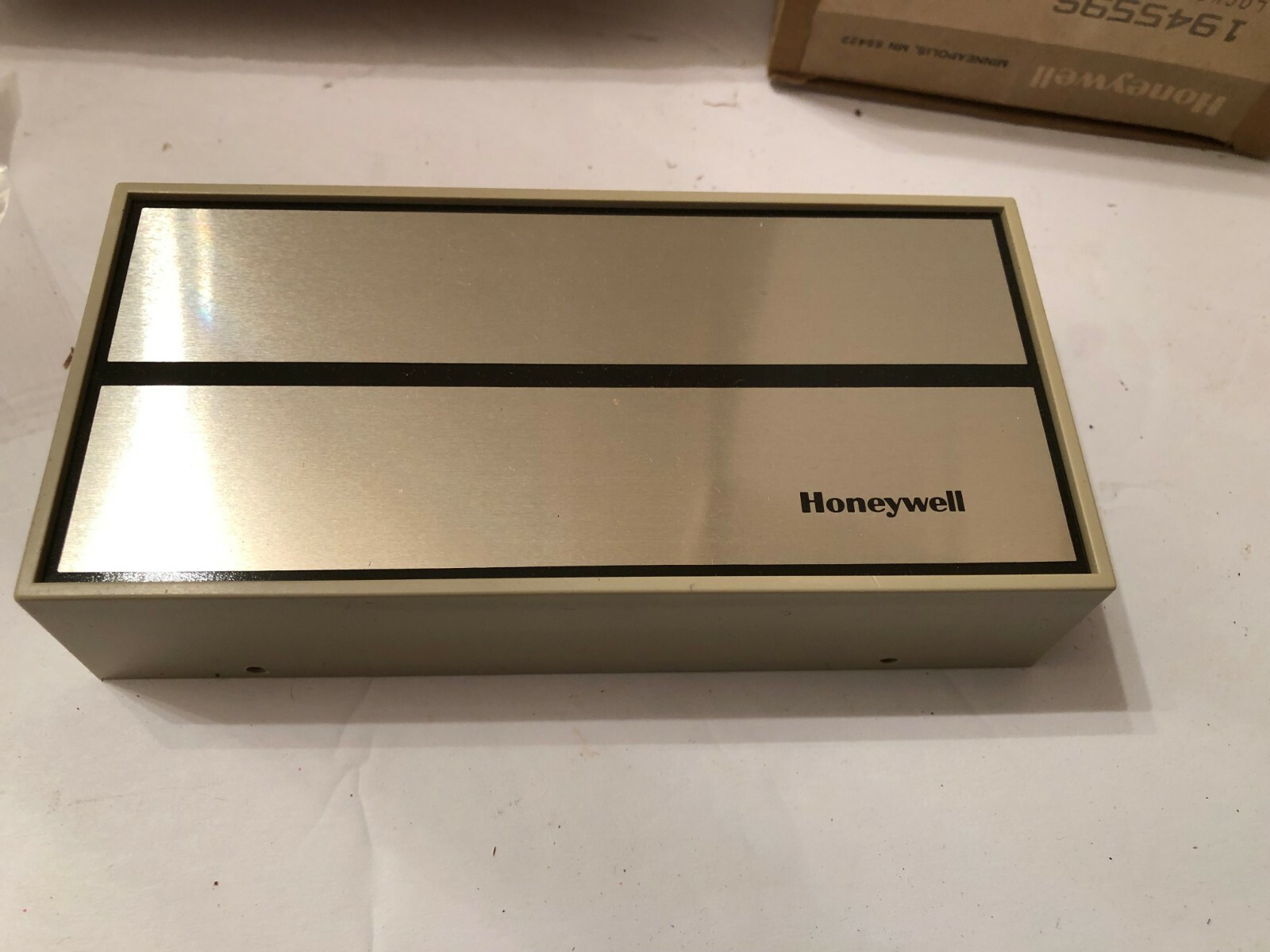 NEW IN BOX HONEYWELL 194559S LOCKING COVER KIT