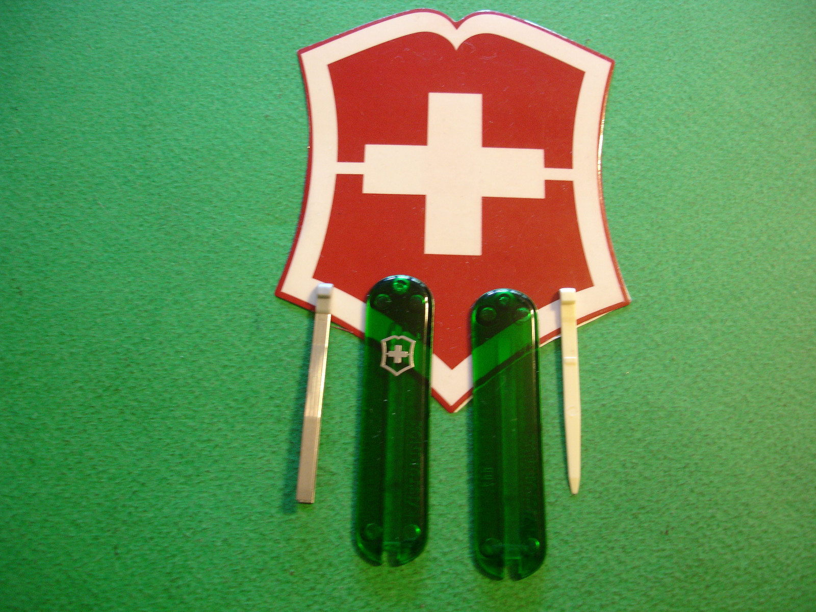 DISCONTINUED VICTORINOX 58mm TRANSLUCENT EMERALD GREEN SCALES TOOTHPICK TWEEZER