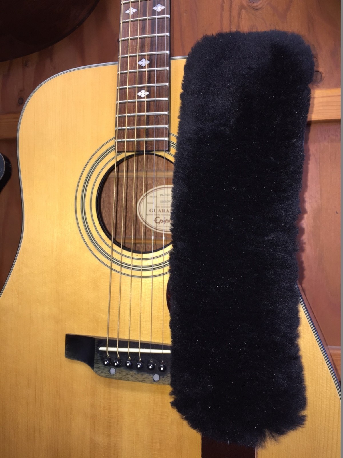 Genuine SHEEPSKIN Shoulder Strap PAD for Guitar, Banjo Music INSTRUMENT Slings