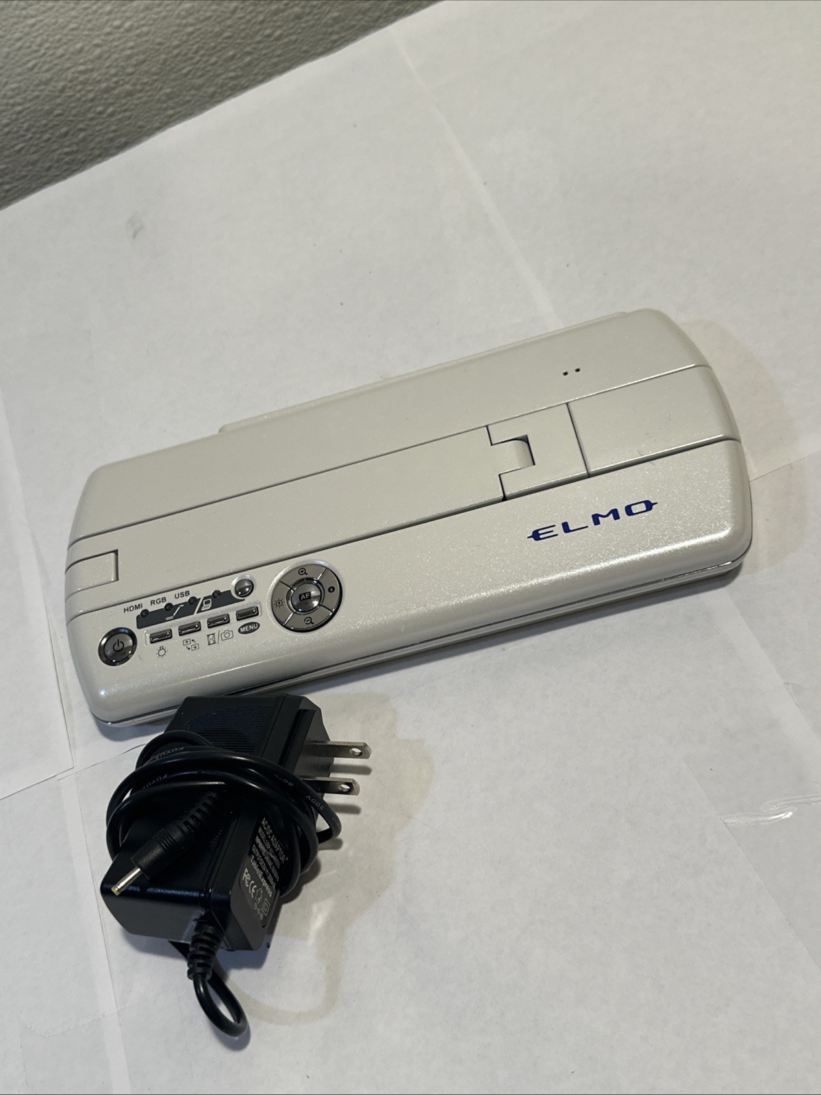 Elmo MO-1 Visual Presenter Document Camera HDMI VGA USB Includes Power Cable
