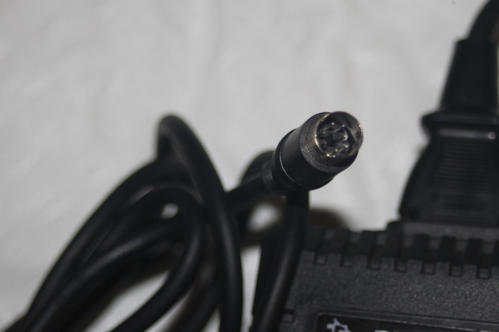Total Power International HES40-32 AC Adapter 5V 3A