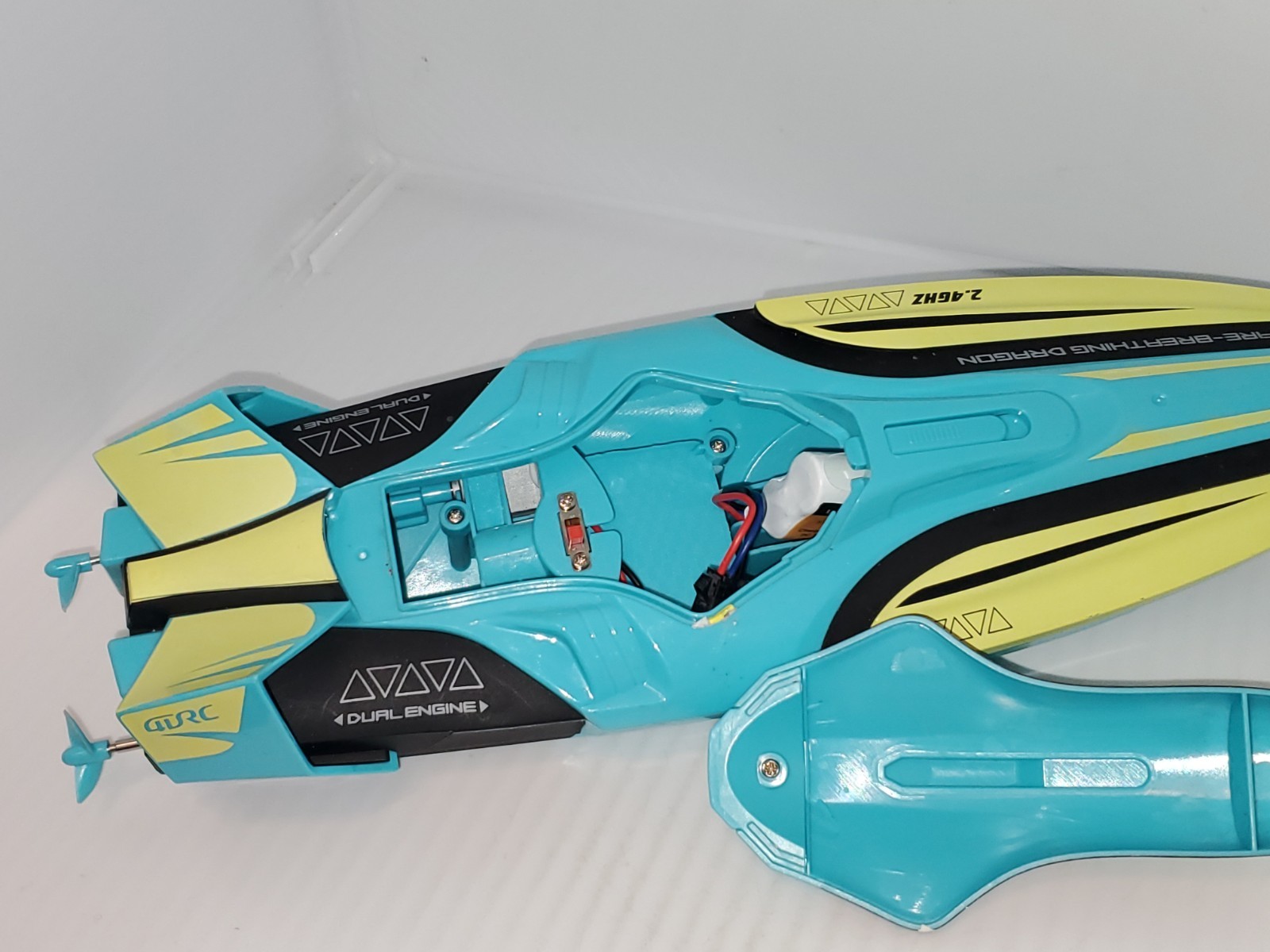 Speed Remote Control 4D-S1 Dual Engine 2.4GZ Toy Boat. READ DESCRIPTION