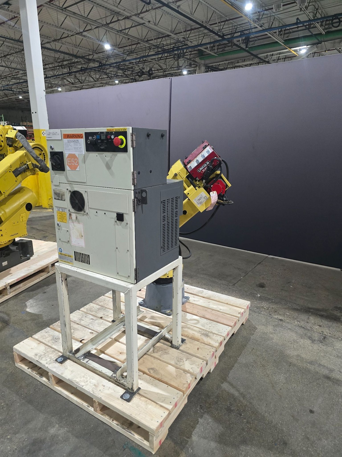 Fanuc ArcMate 120iC Complete with R‑30iA Controls & Lincoln Weld Component USED