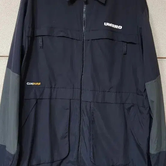 Umbro Coated Windbreaker, Black, XL Loose Fit, Spring/Fall Use