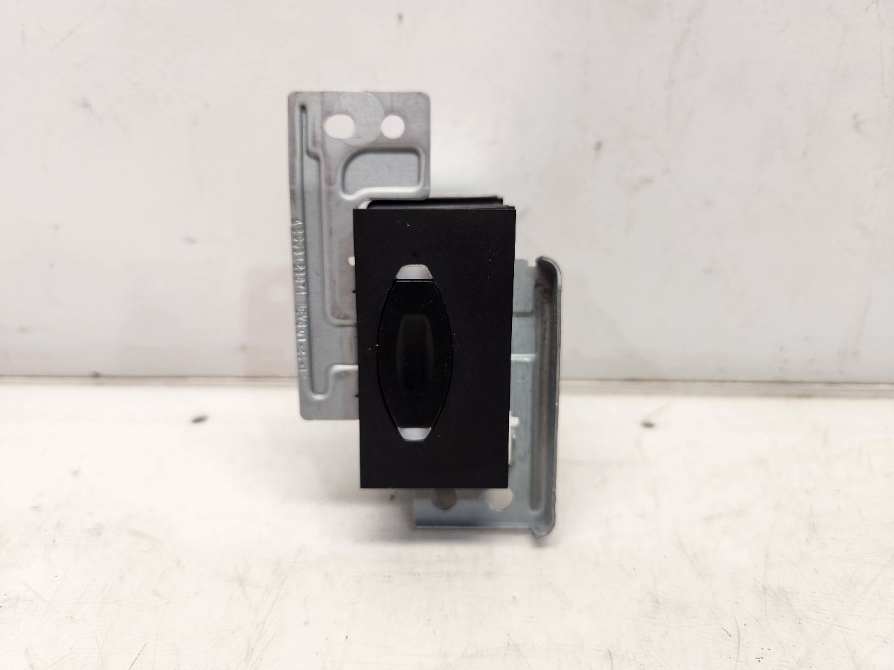 2008-13 Infiniti G37 (AT / AWD) Theft-Locking Card Slot Control