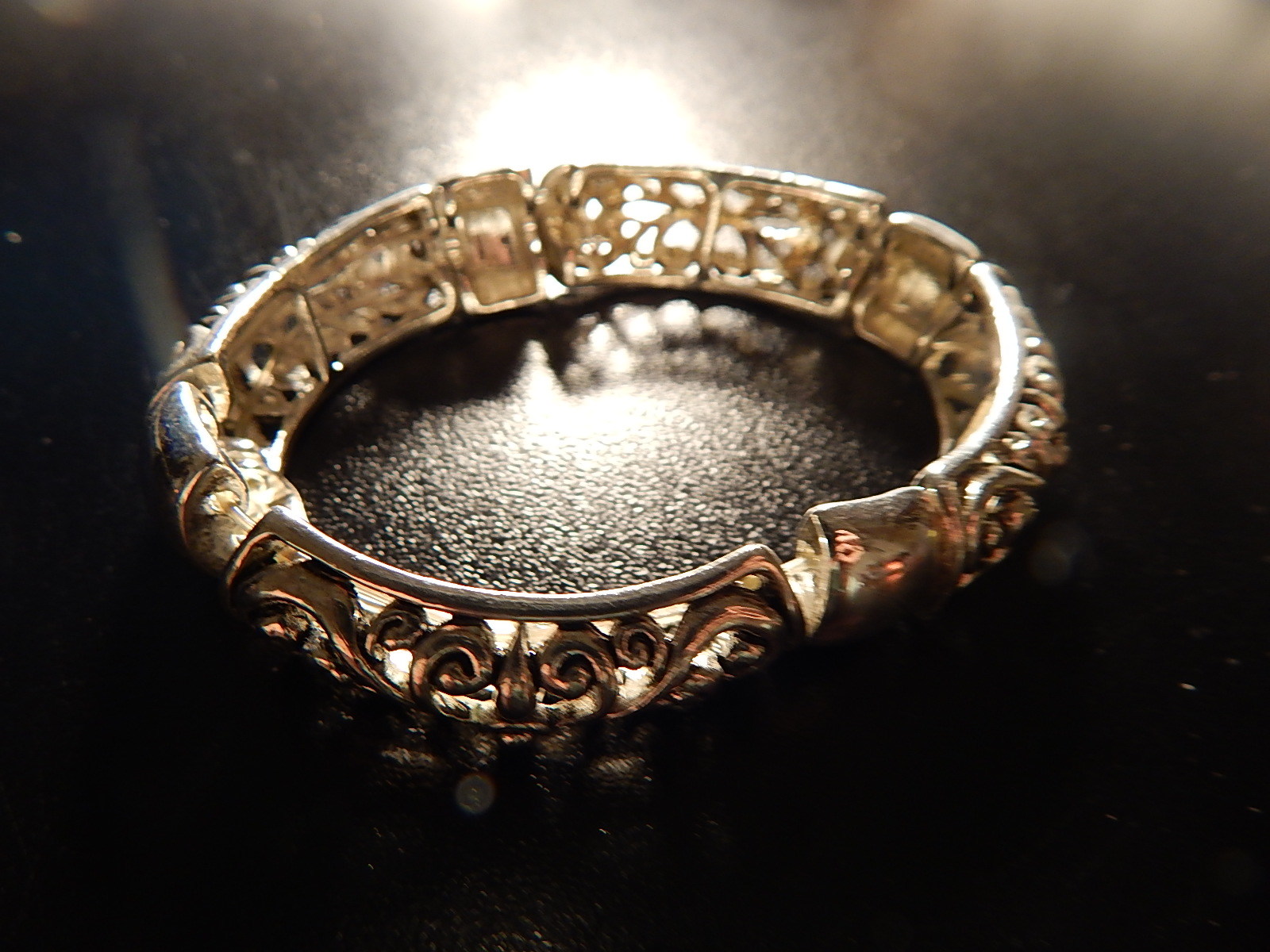 SILVER-TONE BRACELET! VV232XCX