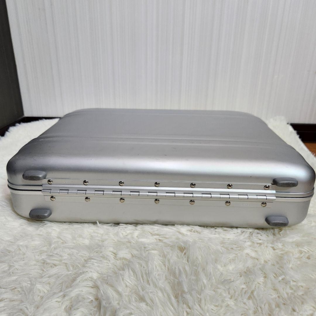 ZERO HALLIBURTON P2 Aluminum Attache Case Briefcase Silver USA