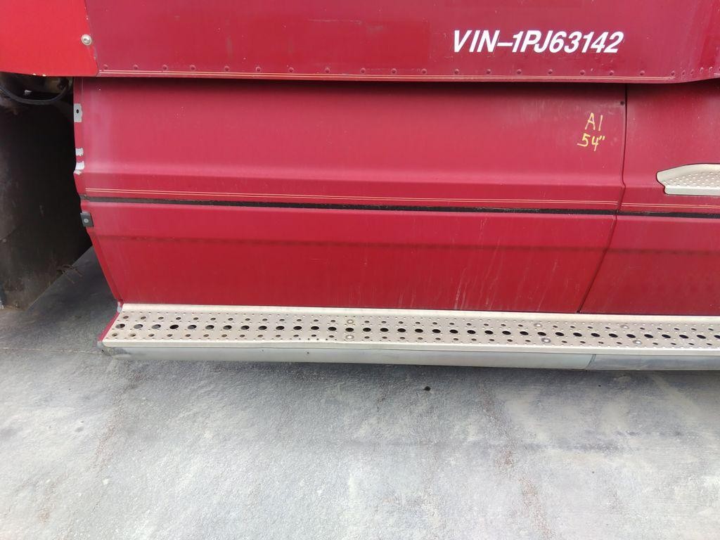 For 2001 FREIGHTLINER CENTURY 120 SIDE FAIRING Right ,  MN