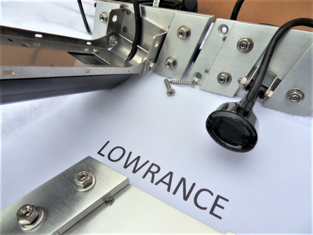 LOWRANCE TOTALLY ADJUSTABLE RIGHT SIDE TRANSDUCER MOUNTING BRACKET PLATE  F/SHIP