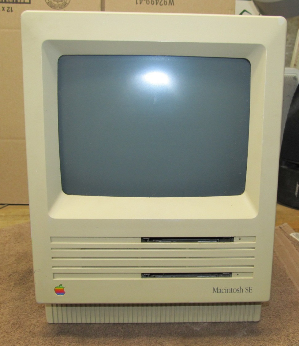 Vintage Apple Macintosh SE M5010 Computer