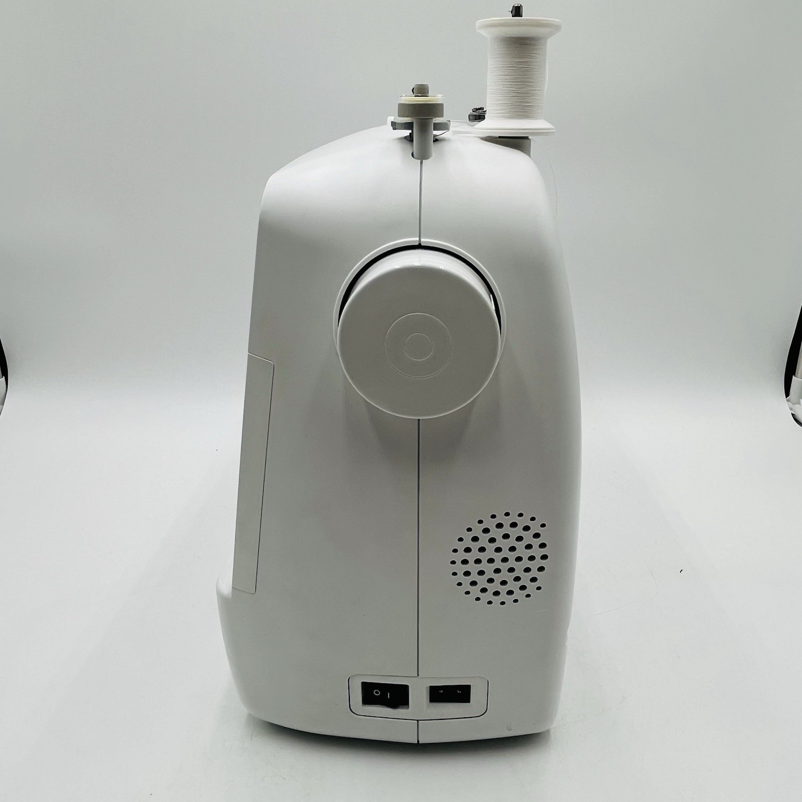 Brother XR9000 Computerized Sewing Machine LCD 80 Stitches With Case & Pedal