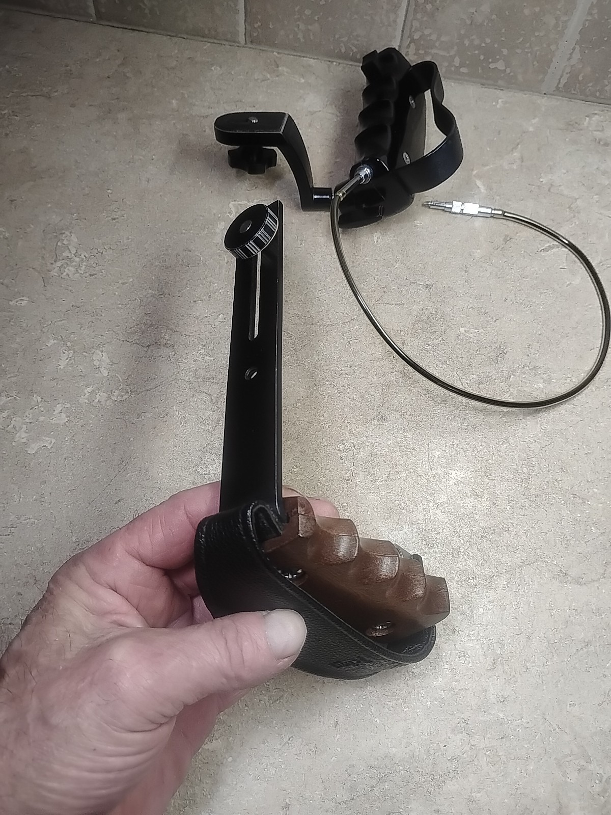Minette Camera Hand Grip with Cable Shutter Release + King Grip Read