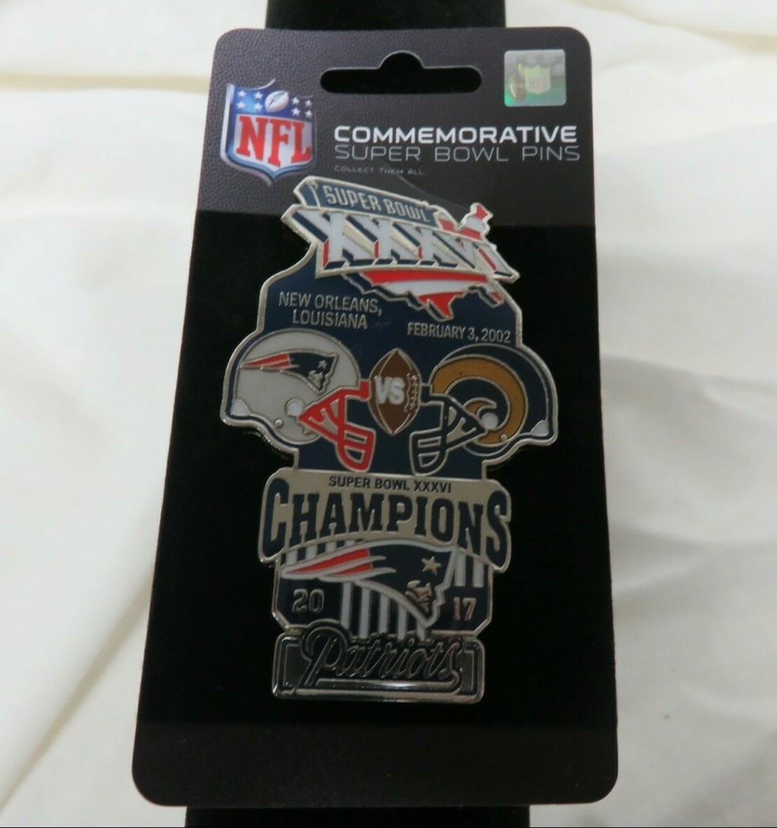 NFL Official 2001 Super Bowl XXXVI (36) Commemorative Lapel Pin Patriots vs Rams
