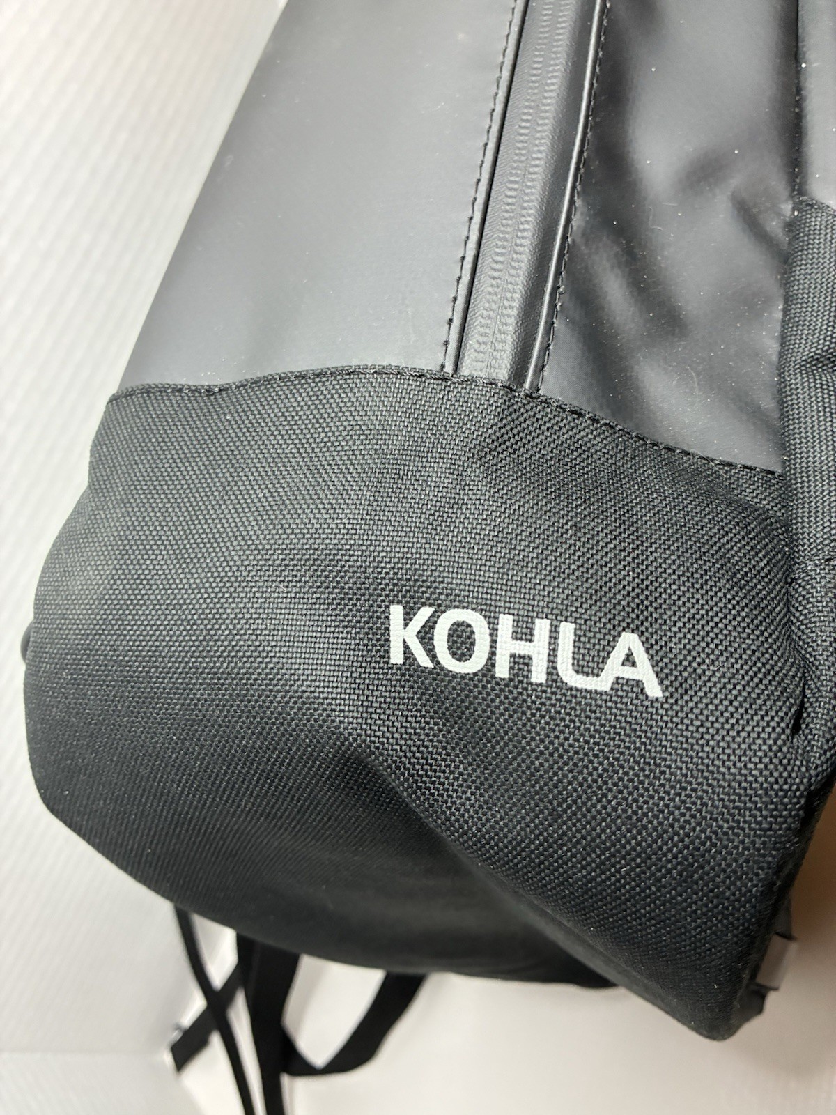 Backpack NWOT Kohla Restless 25L Black Multimedia Retractable Straps Side Handle