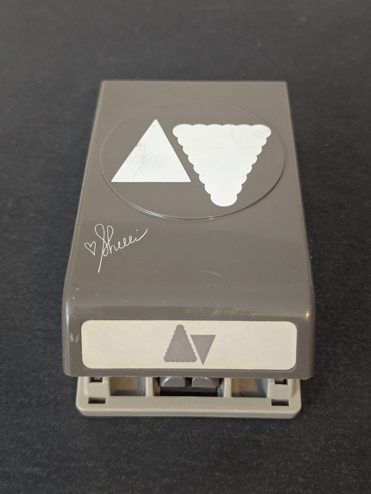 Stampin Up PETITE PENNANTS Paper Punch by Shelli Banner Flag Triangle Design
