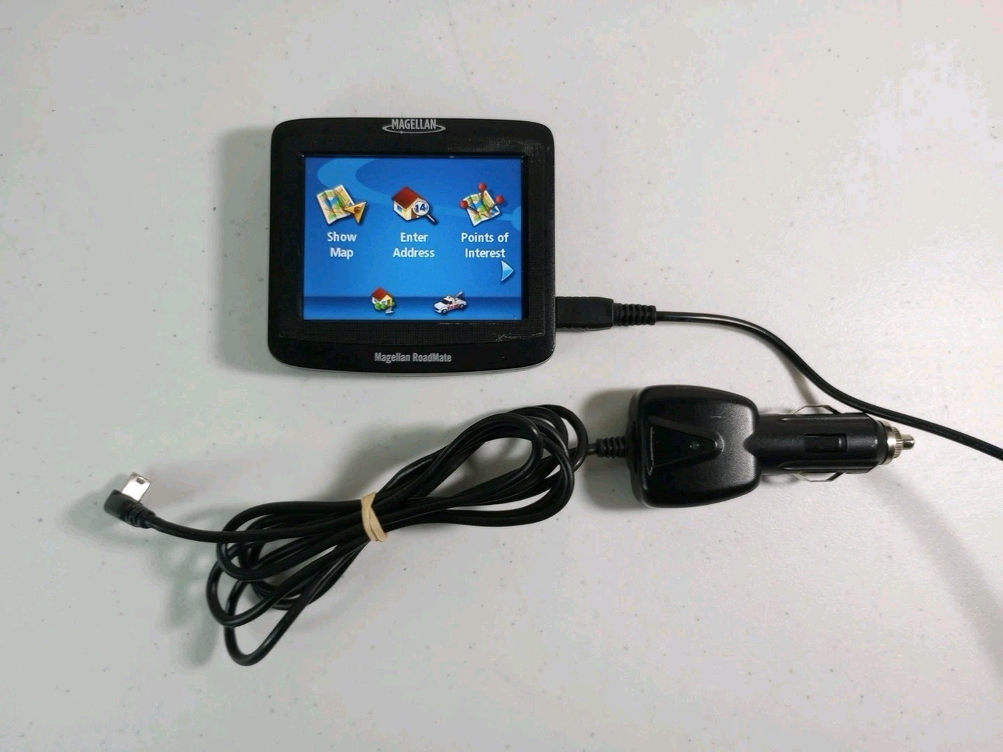 Magellan RoadMate 1212 Automotive GPS Bundle - Car Charger