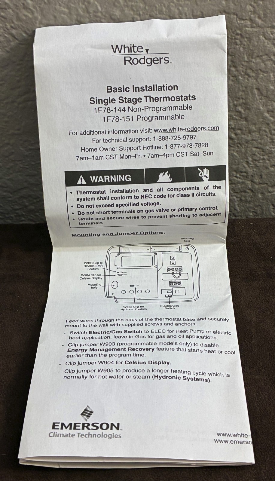 Emerson Thermostat 1F78-151 Single-Stage Programmable Digital 5/2 day backlight