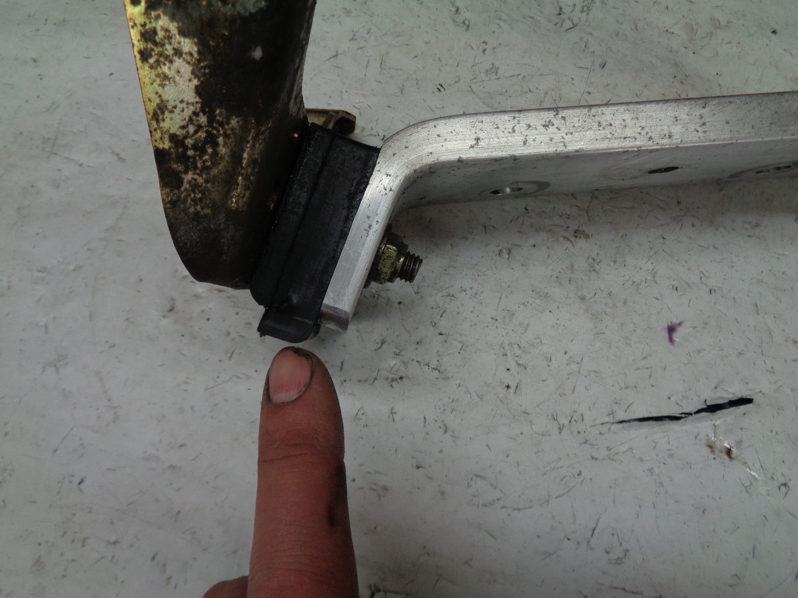 2004-2005 Polaris Edge Classic XCSP RMK right motor mount strap 5246381