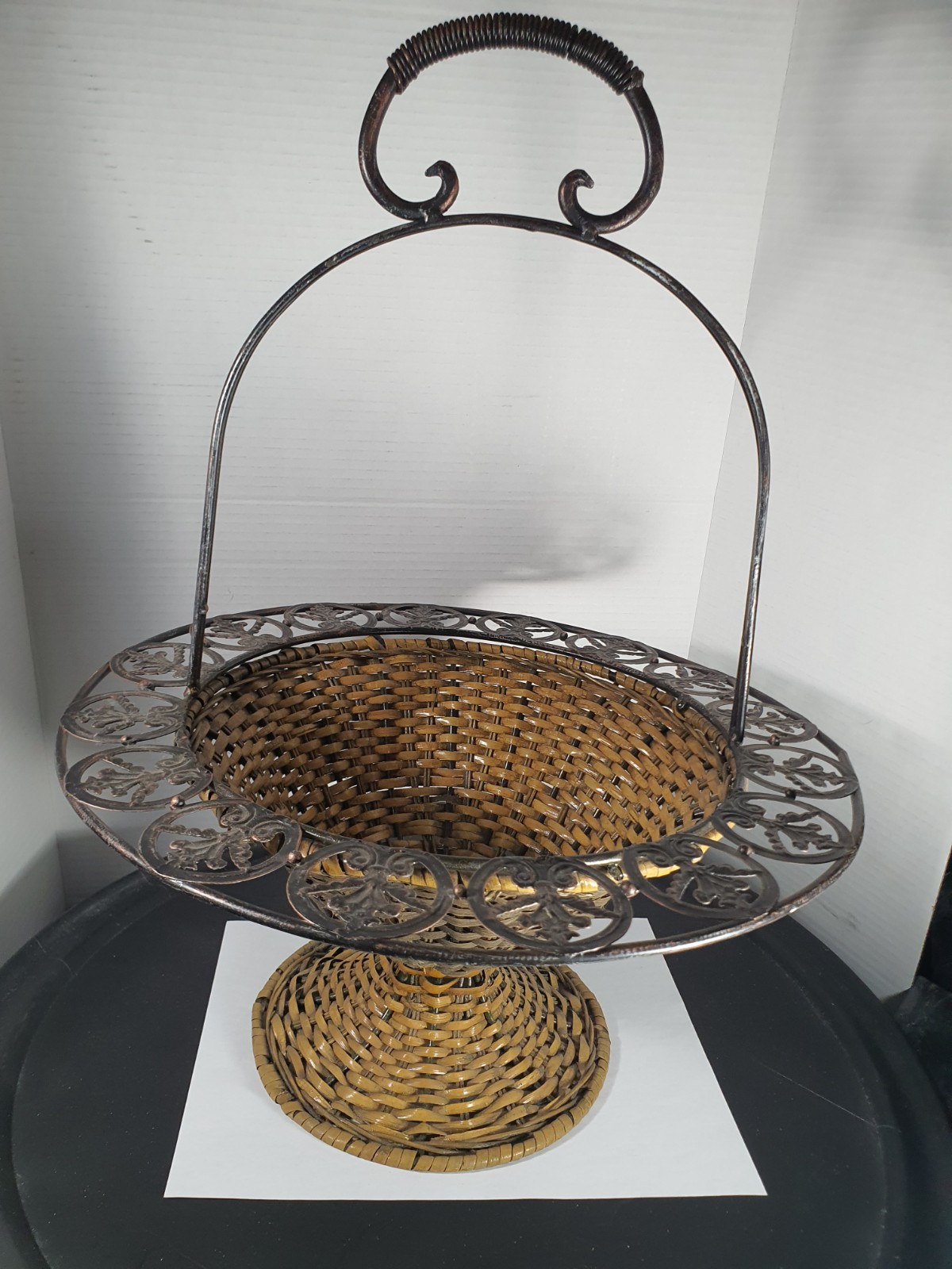 Farmhouse Wire Round Metal Tray Wooden Basket w Rolled Metal Handle