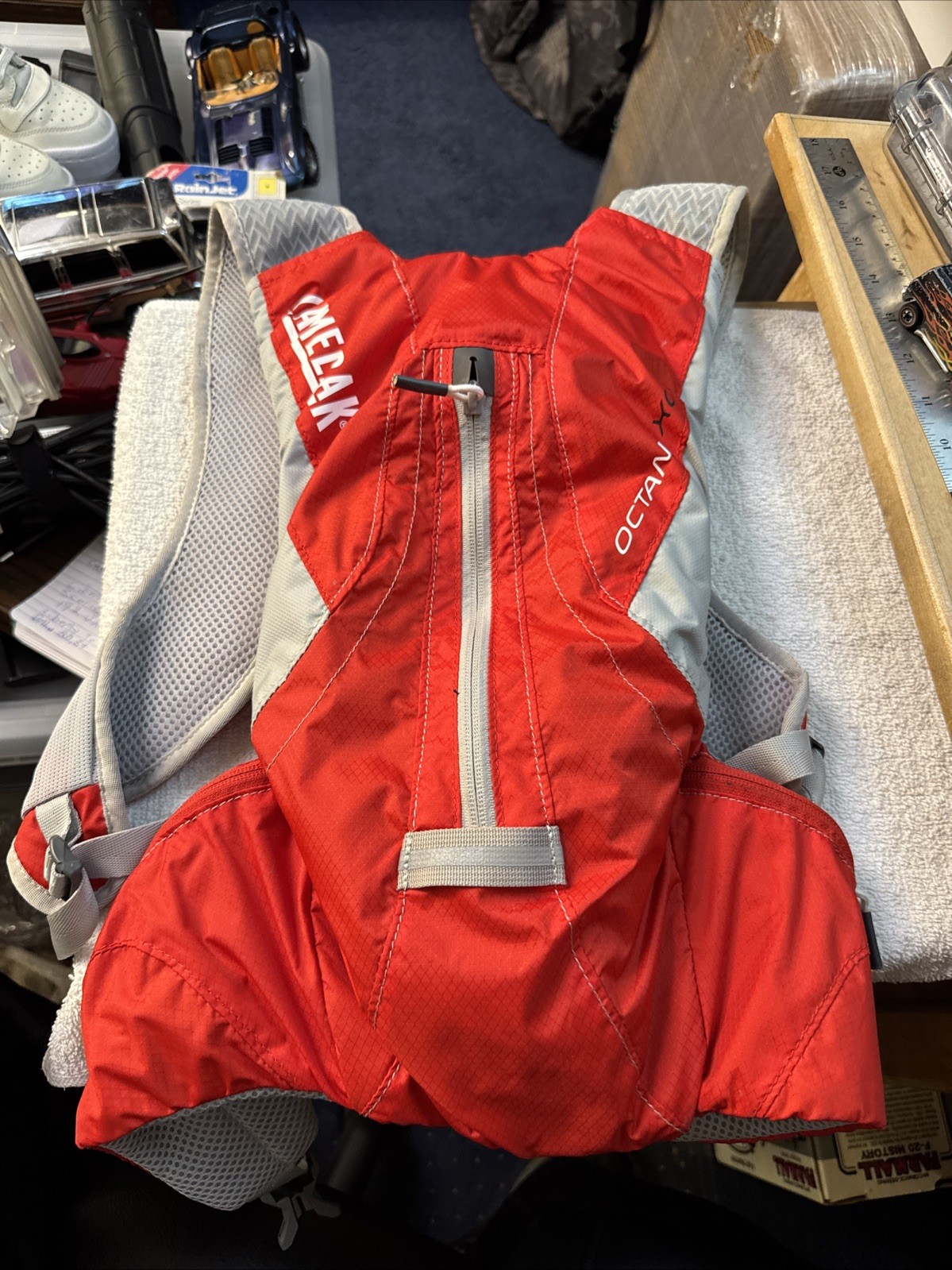 Camelbak Octane XCT Backpack 100oz Gray/Red NWOT ( Read Description )