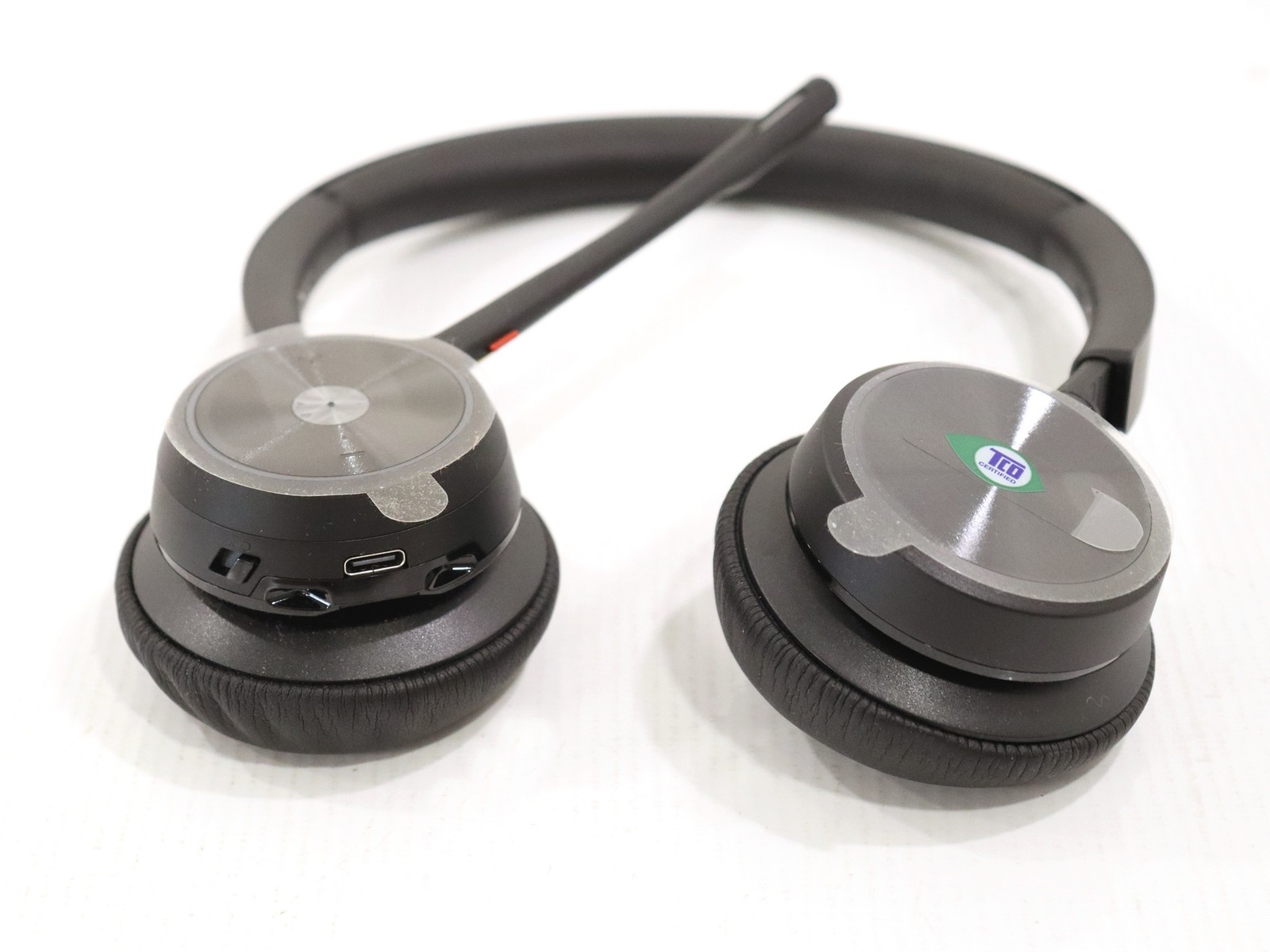 Poly Voyager 4320 UC USB-C HS +BT700 (77Z31AA) Headset + Base (Black)