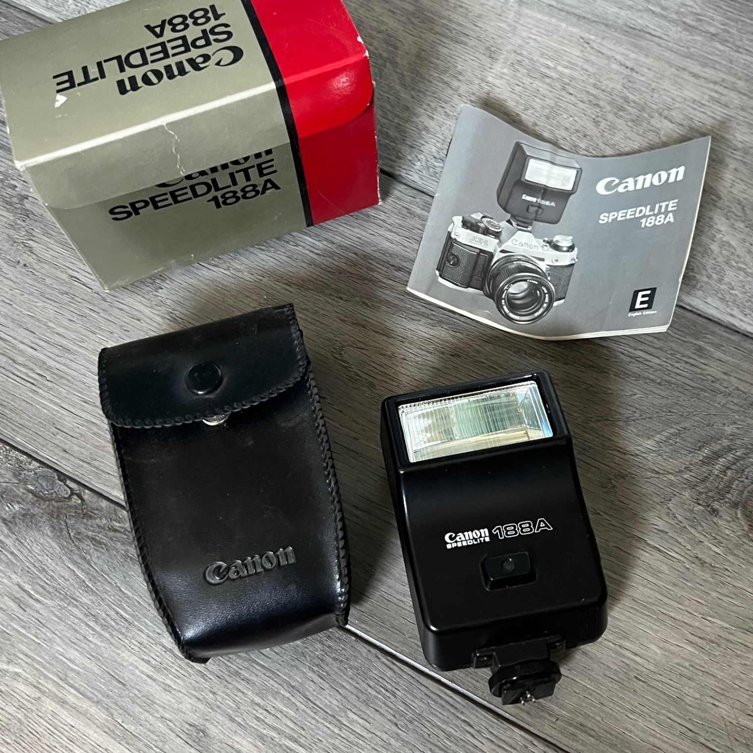 Canon Speedlite 188A Shoe Mount Flash w/ Box Case Manual Untested