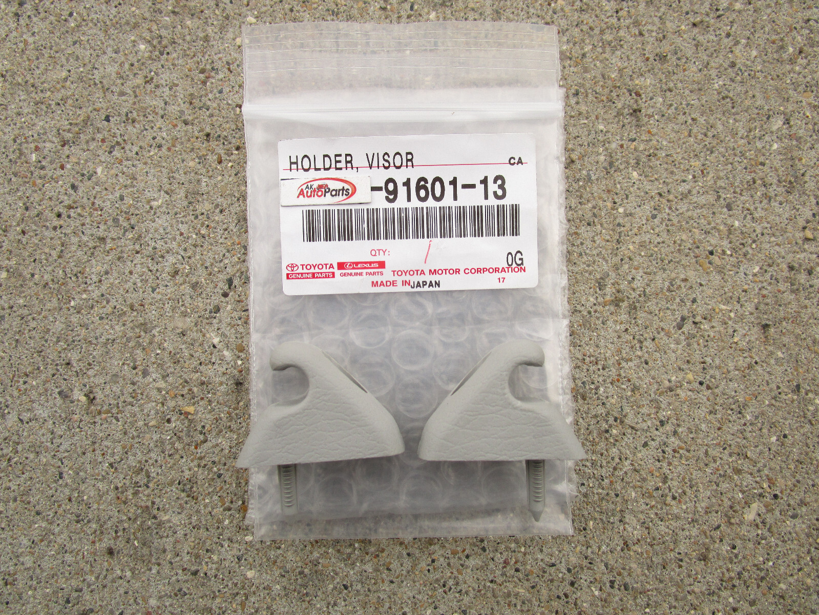 96 - 97 TOYOTA LAND CRUISER FJ80 FZJ80 SUN VISOR HOLDER CLIP QTY 2 OEM NEW