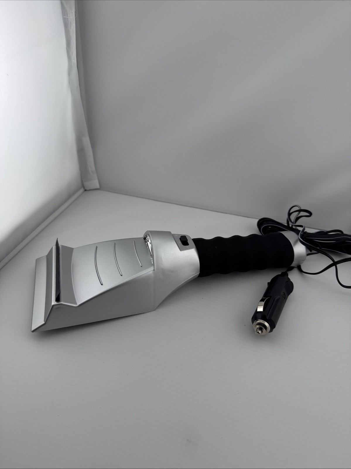 Fortune 8 12V Heated Ice Scraper Lighted NEW