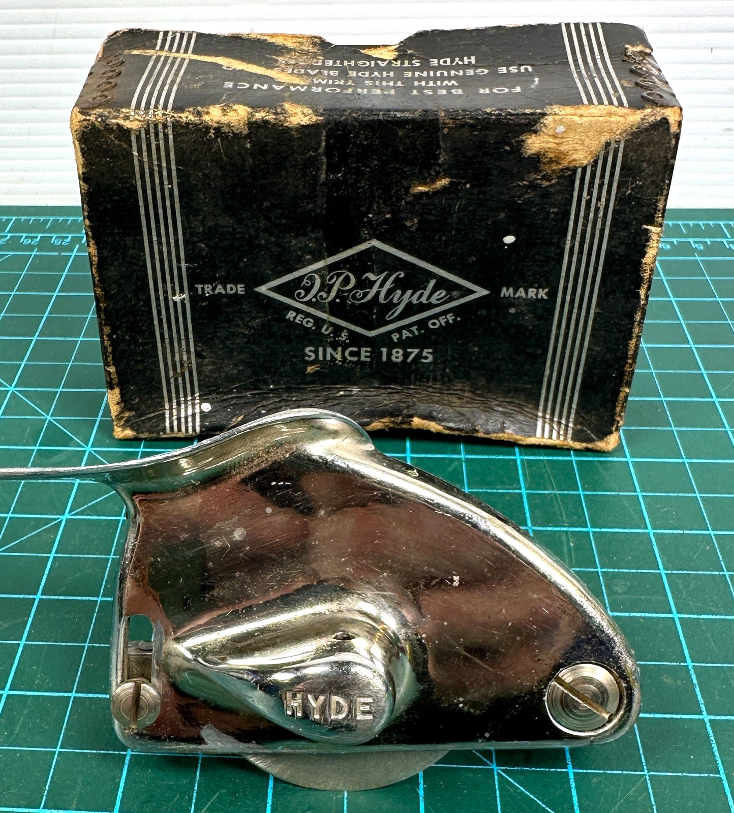 VTG. J.P. HYDE CENTURY TRIMMER 777 WALL PAPER CUTTER SOUTHBRIDGE MASS W Box